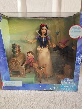 Disney Snow White Doll Playset - Blue, Cream, Red